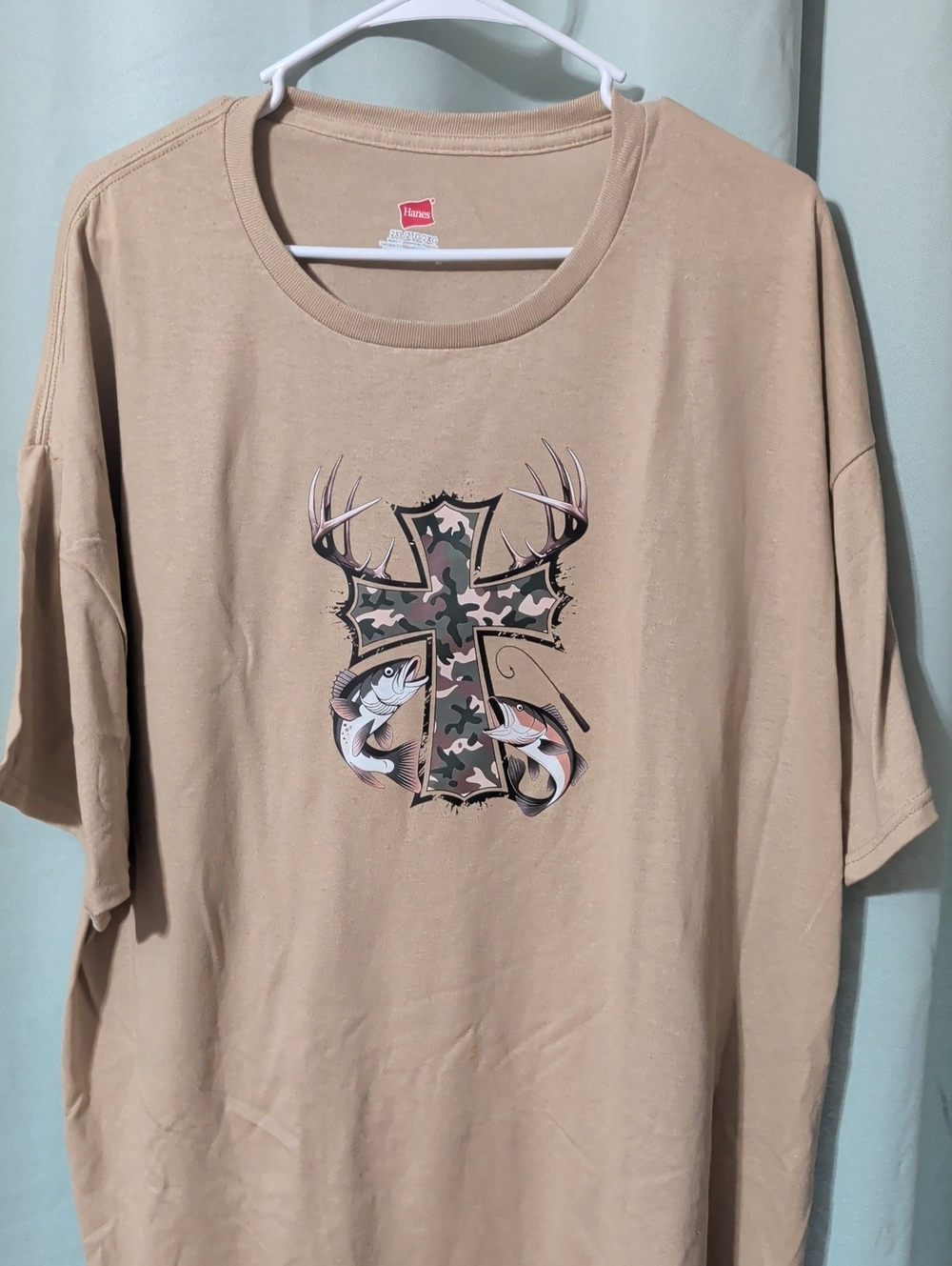 Hanes Men's Beige Graphic Tee with Camo Cross, Antlers & Fish